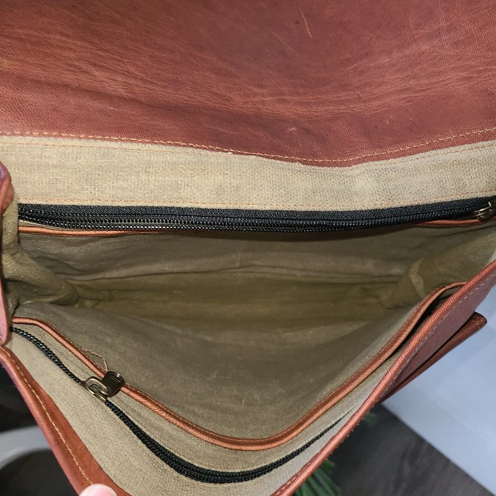 Komals passion leather purse. - Picture 2 of 7